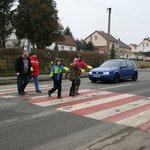 Bezpečné přecházení přes přechod - Kamenné Žehrovice 10. 3. 2016