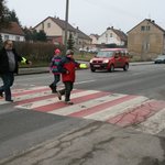Bezpečné přecházení přes přechod - Kamenné Žehrovice 10. 3. 2016