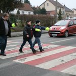Bezpečné přecházení přes přechod - Kamenné Žehrovice 10. 3. 2016