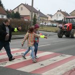 Bezpečné přecházení přes přechod - Kamenné Žehrovice 10. 3. 2016