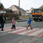 Bezpečné přecházení přes přechod - Kamenné Žehrovice 10. 3. 2016