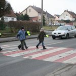 Bezpečné přecházení přes přechod - Kamenné Žehrovice 10. 3. 2016