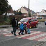 Bezpečné přecházení přes přechod - Kamenné Žehrovice 10. 3. 2016