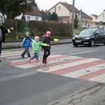 Bezpečné přecházení přes přechod - Kamenné Žehrovice 10. 3. 2016